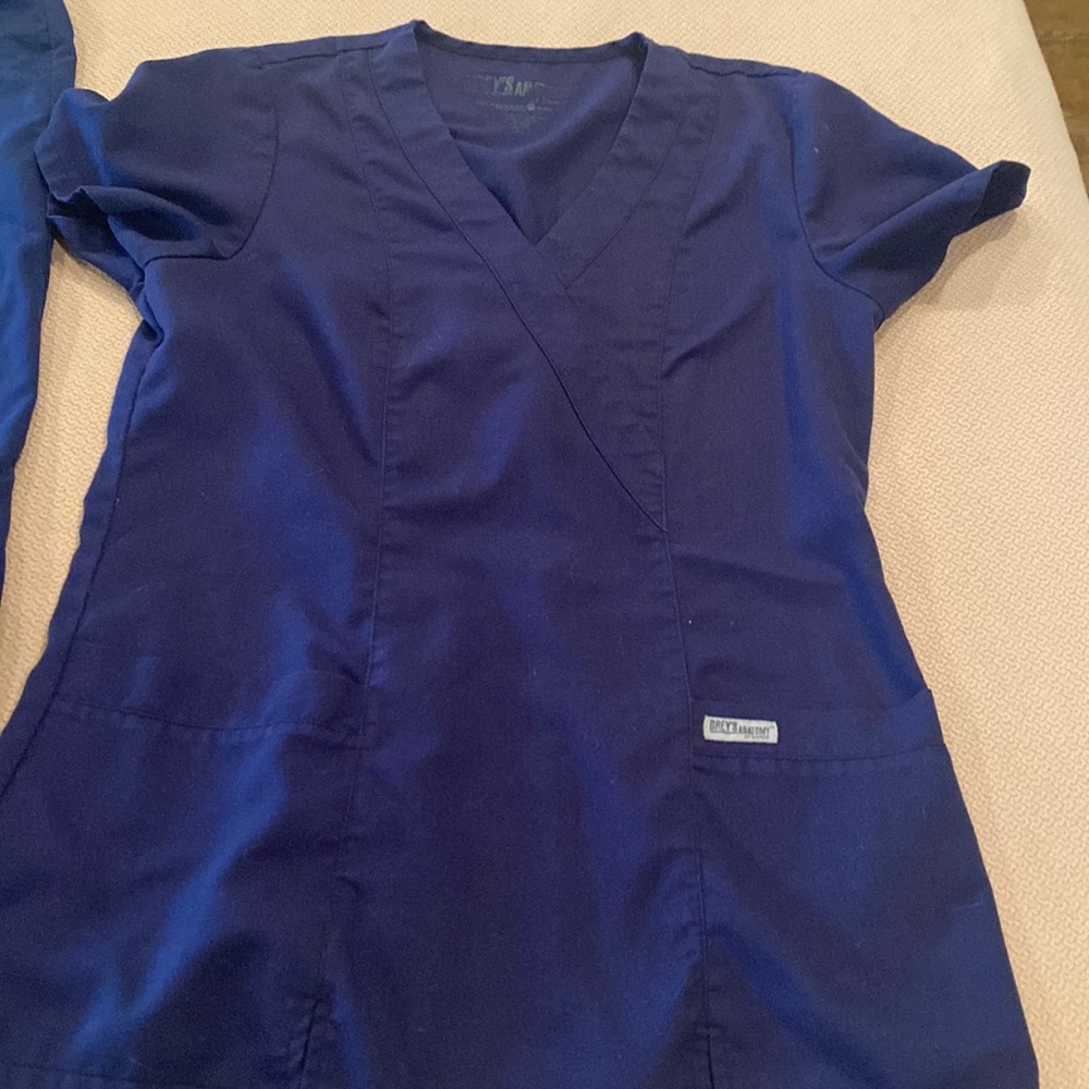 Navy blue scrub set in good used condition.